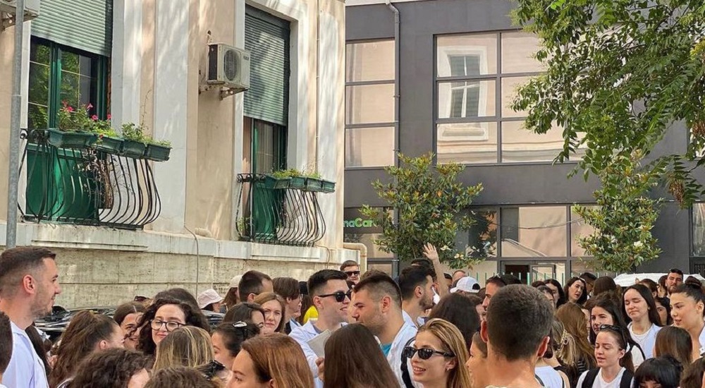 Zbardhen detajet e projektligjit per studentet e Mjekesise